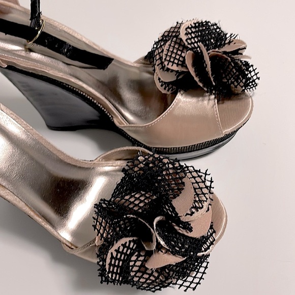 Qupid - wedge heel shoe - size 7.5 or 8 - Picture 2 of 9